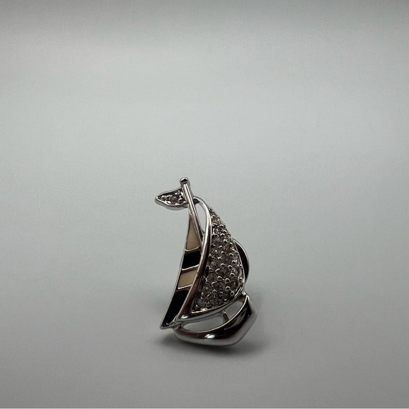 Vintage Swarovski Crystal Sailboat Pin Tie Tack Nautical Brooch - Picture 10 of 11